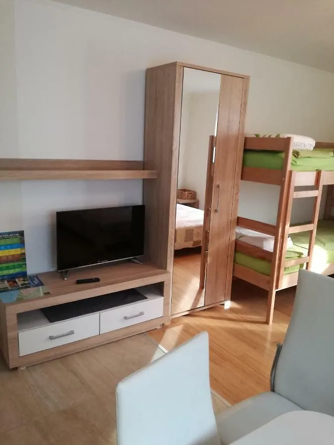 Apartments Milena Pinezici  0*, Pinezici (Krk) Croatia